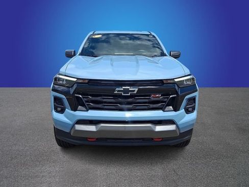 Used 2025 Chevrolet Colorado Z71 w/ Technology Package AWD/4WD image 2