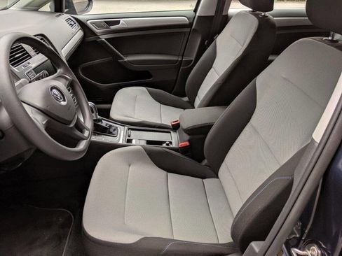 Used 2016 Volkswagen e-Golf SE w/ DC Fast Charging Package image 10