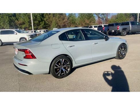 Used 2024 Volvo S60 B5 Core image 2