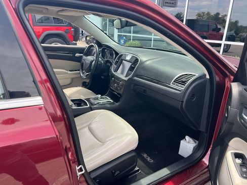 Used 2015 Chrysler 300 Limited w/ Driver Convenience Group AWD/4WD image 9