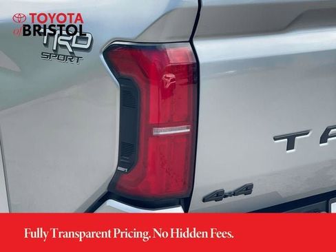 Used 2025 Toyota Tacoma TRD Sport AWD/4WD image 11