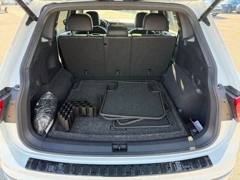 Certified 2022 Volkswagen Tiguan SE R-Line image 6