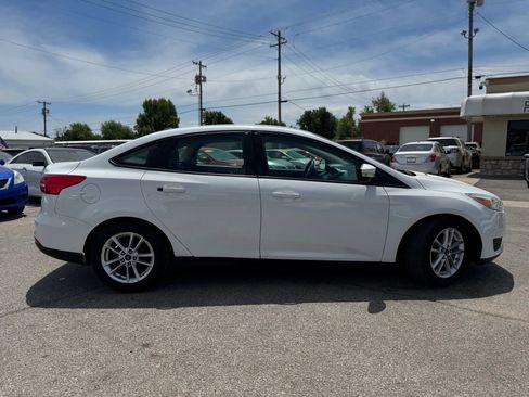 Used 2016 Ford Focus SE image 9