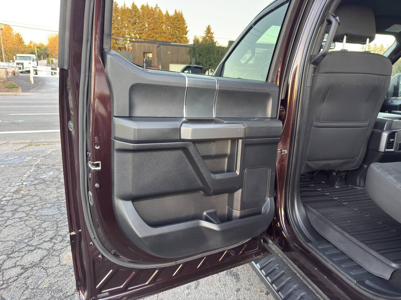Used 2018 Ford F150 XLT w/ Equipment Group 302A Luxury AWD/4WD image 6