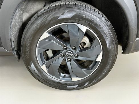 Used 2024 Nissan Rogue SV image 11