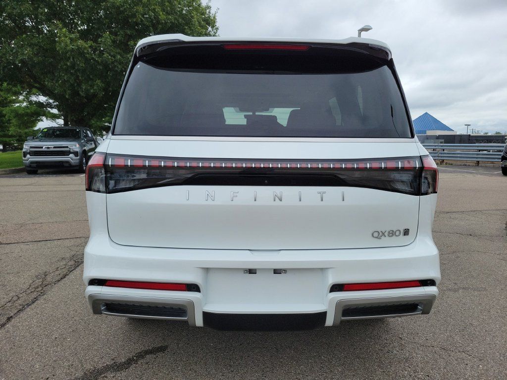 Certified 2026 INFINITI QX80 Luxe w/ Cargo Package AWD/4WD image 4