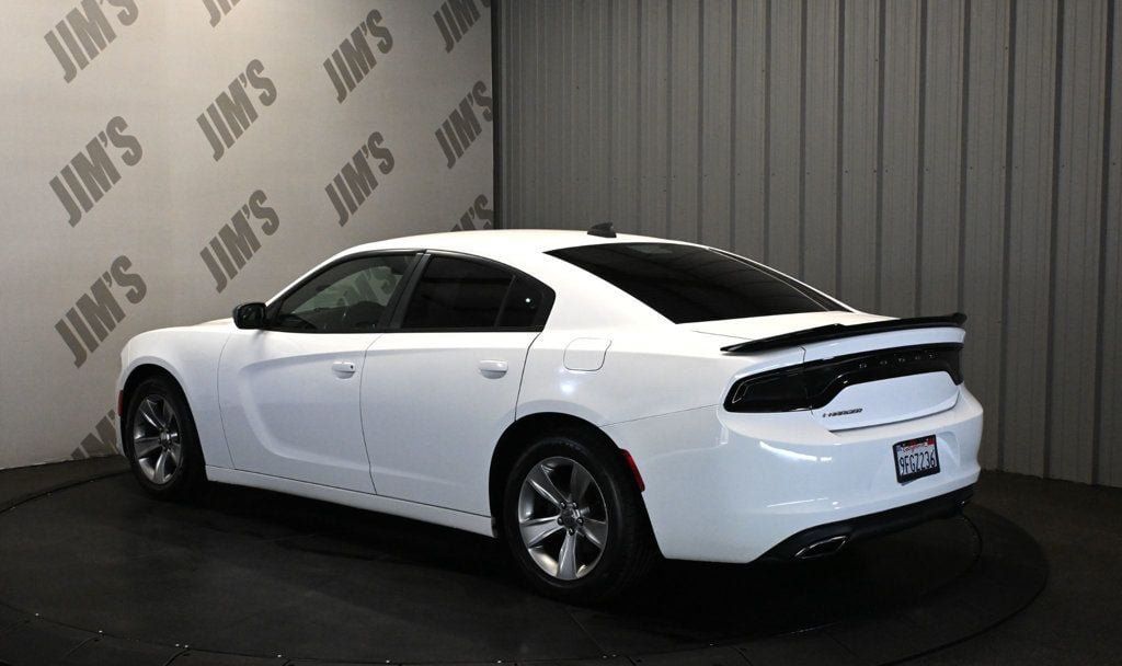 Used 2017 Dodge Charger SXT RWD image 7