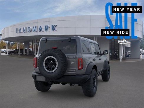 New 2025 Ford Bronco Badlands image 8