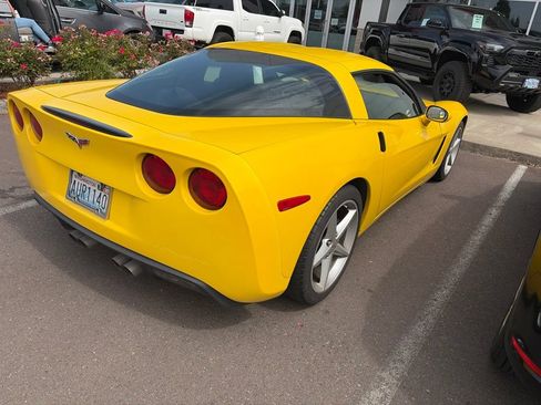 Used 2013 Chevrolet Corvette Coupe RWD image 2