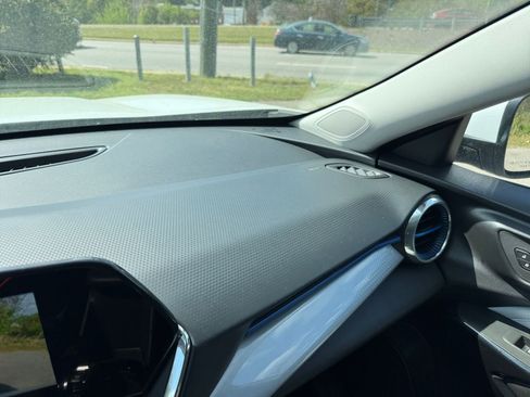 Used 2025 Chevrolet Trax LT image 31