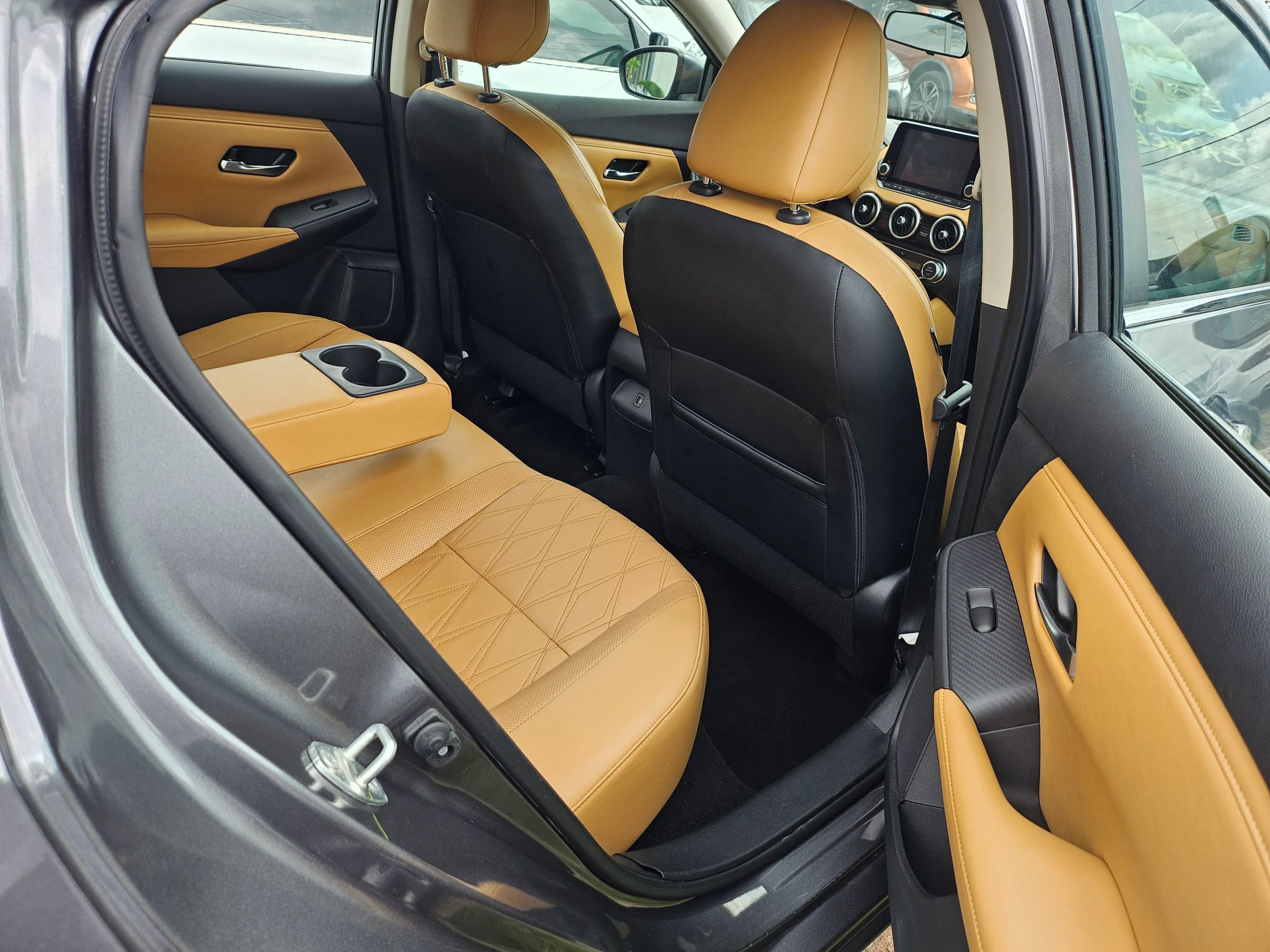 Used 2021 Nissan Sentra SV w/ SV Premium Package FWD image 3