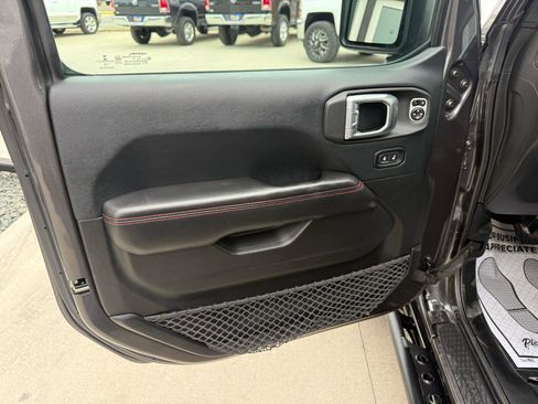 Used 2018 Jeep Wrangler Unlimited Rubicon image 12
