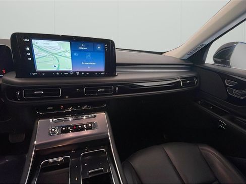 Used 2025 Lincoln Aviator AWD image 16