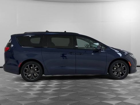 Used 2018 Chrysler Pacifica Limited FWD image 6