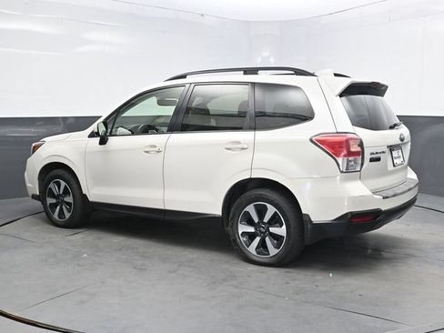 Used 2017 Subaru Forester 2.5i Premium AWD/4WD image 4