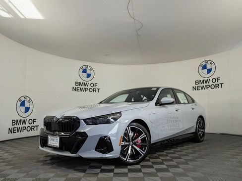 New 2027 BMW 550e xDrive AWD/4WD image 1