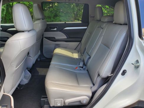 Used 2017 Toyota Highlander XLE AWD/4WD image 26