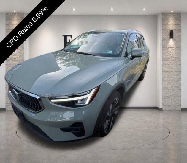 Used 2024 Volvo XC40 B5 Plus w/ Climate Package AWD/4WD image 1