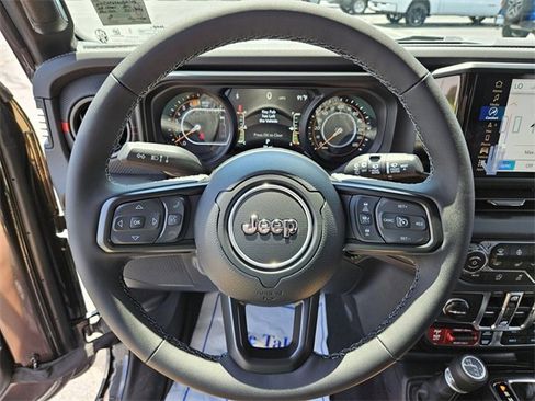 New 2025 Jeep Wrangler Rubicon w/ Technology Group image 12