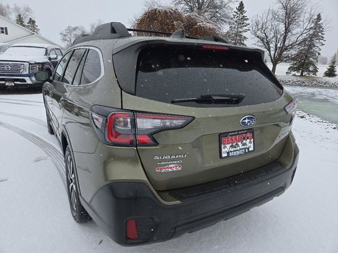 Used 2022 Subaru Outback Premium image 4