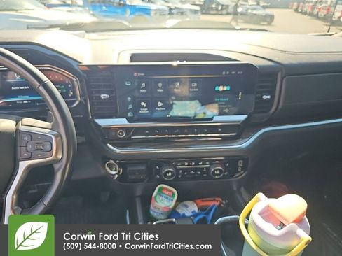 Used 2023 Chevrolet Silverado 1500 LT Trail Boss w/ LT Trail Boss Premium Package AWD/4WD image 3