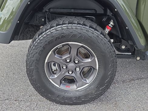 Used 2022 Jeep Gladiator Rubicon w/ LED Lighting Group AWD/4WD image 7