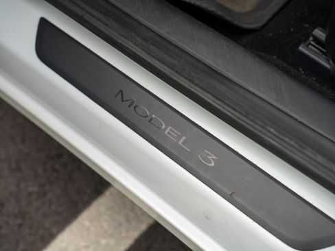 Used 2023 Tesla Model 3 Standard Range RWD image 11