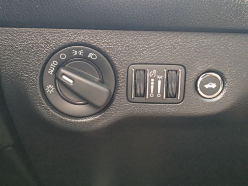 Used 2019 Dodge Challenger SRT Hellcat image 30