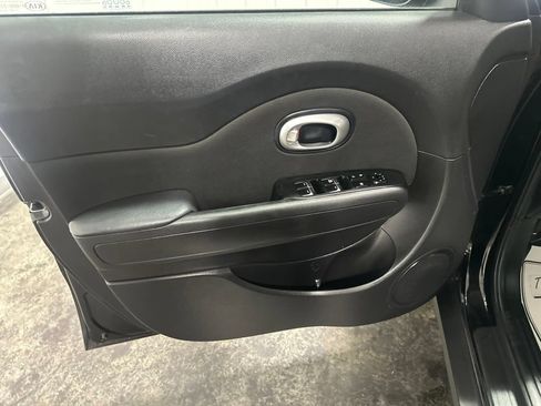 Used 2018 Kia Soul w/ Convenience Package FWD image 10