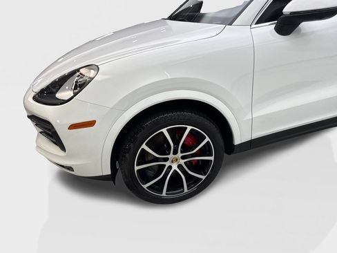 Used 2022 Porsche Cayenne w/ Premium Package AWD/4WD image 18