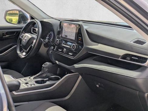 Used 2024 Toyota Highlander LE image 23