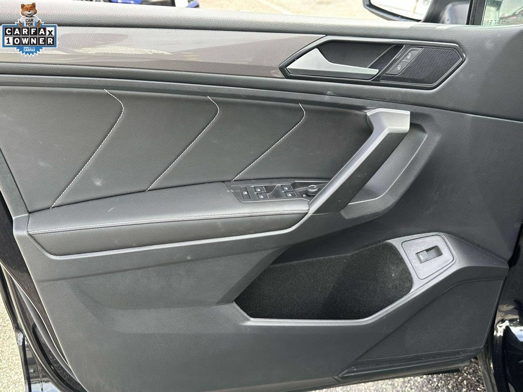 Used 2024 Volkswagen Tiguan SE w/ Panoramic Sunroof Package AWD/4WD image 15
