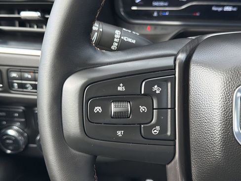 Used 2024 GMC Yukon AT4 w/ AT4 Premium Plus Package AWD/4WD image 9
