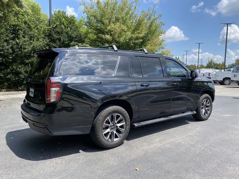 Used 2024 Chevrolet Suburban Z71 w/ Z71 Off-Road Package AWD/4WD image 9