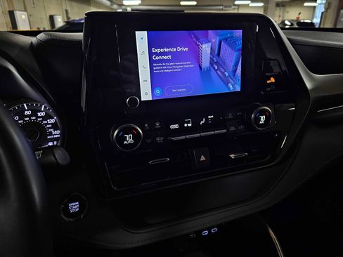 Used 2023 Toyota Highlander LE image 29