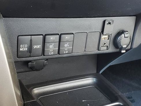 Used 2013 Toyota RAV4 Limited AWD/4WD image 23