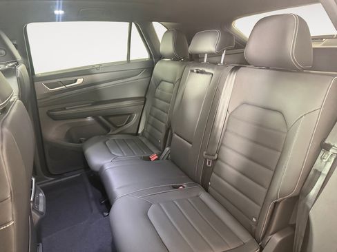 New 2026 Volkswagen Atlas Cross Sport SEL R-Line AWD/4WD image 9