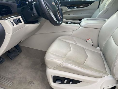 Used 2020 Cadillac Escalade ESV Luxury image 48