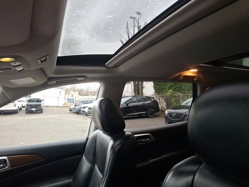 Used 2020 Nissan Pathfinder Platinum image 24