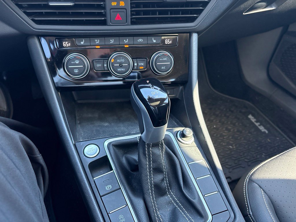 Used 2024 Volkswagen Jetta SE FWD image 30