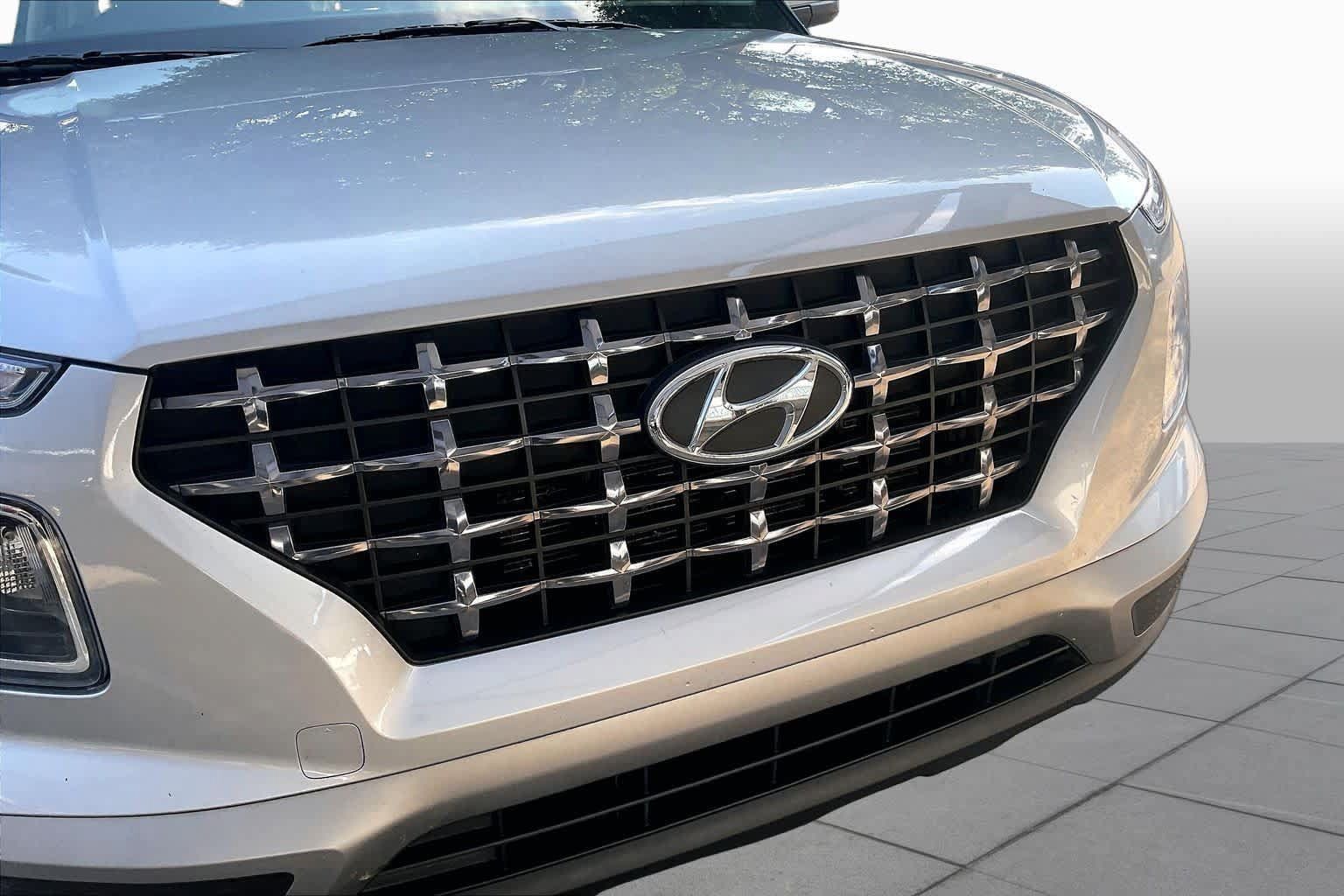 Certified 2026 Hyundai Venue SEL FWD image 28
