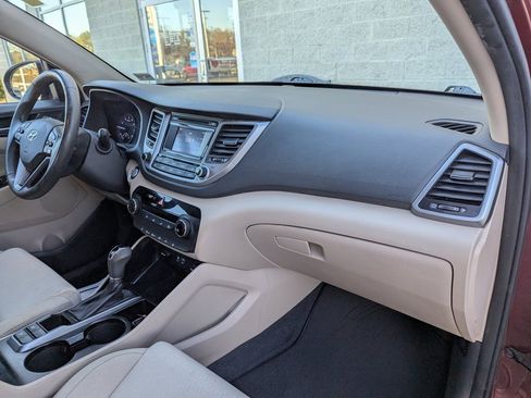 Used 2017 Hyundai Tucson Sport image 18