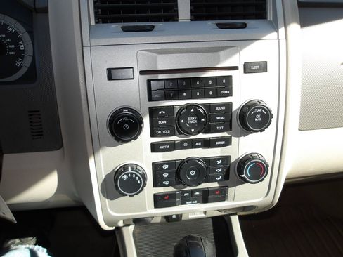 Used 2009 Ford Escape XLT AWD/4WD image 18