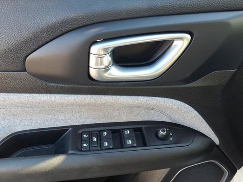 Used 2022 Jeep Compass Latitude image 30