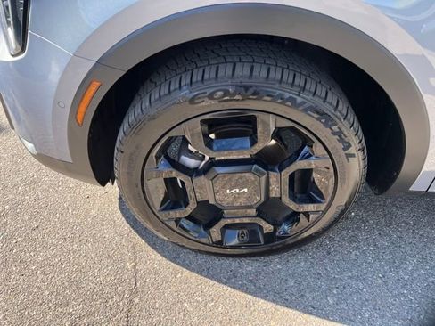 Used 2024 Kia Sorento SX image 2