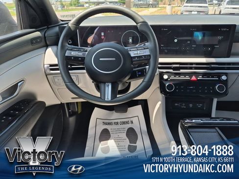 Used 2025 Hyundai Tucson Limited AWD/4WD image 13