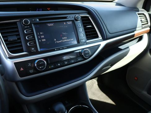 Used 2016 Toyota Highlander Limited w/ Driver Technology Package image 17