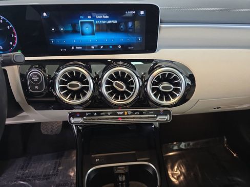 Used 2020 Mercedes-Benz CLA 250 image 23