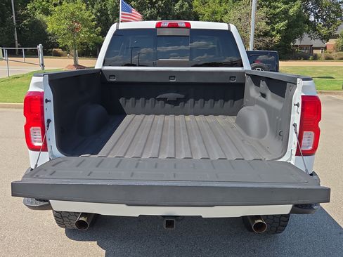 Used 2017 Chevrolet Silverado 1500 LTZ Z71 w/ LTZ Plus Package AWD/4WD image 13