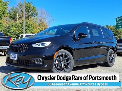 New 2026 Chrysler Pacifica Select